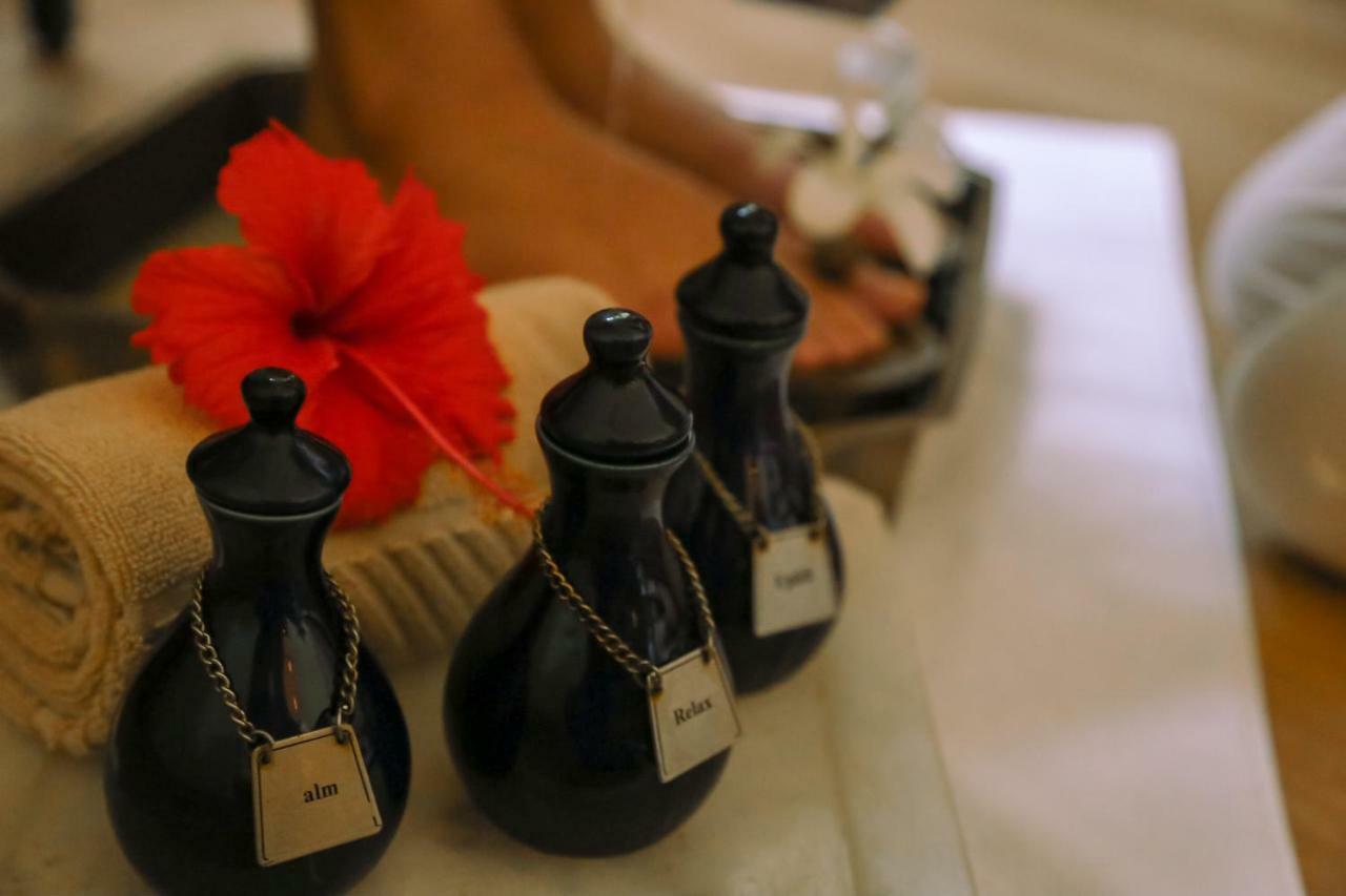 Trident Agra Ξενοδοχείο Agra  Εξωτερικό φωτογραφία Ayurvedic oils