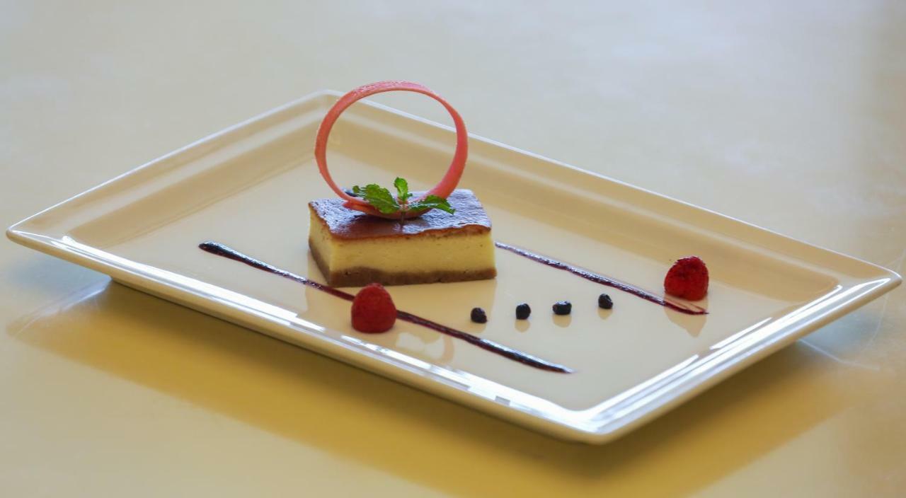 Trident Agra Ξενοδοχείο Agra  Εξωτερικό φωτογραφία A cheesecake