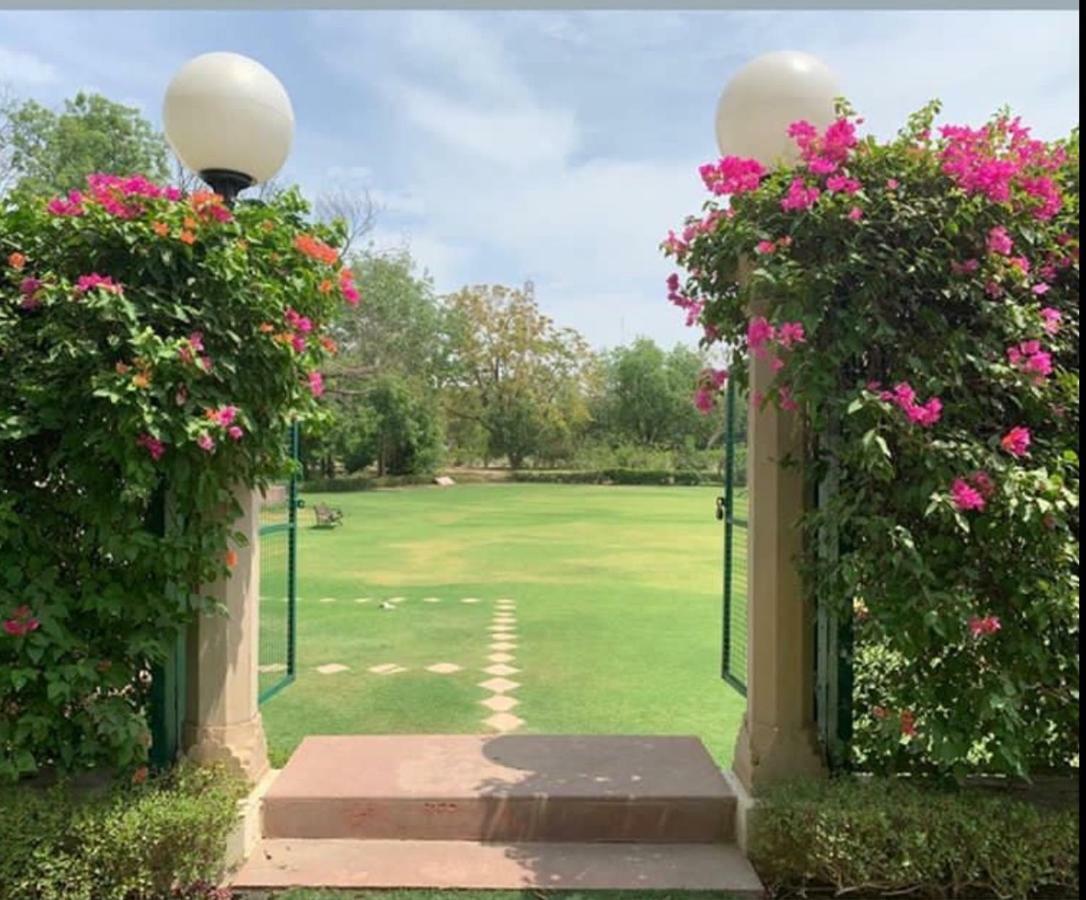 Trident Agra Ξενοδοχείο Agra  Εξωτερικό φωτογραφία Entrance to the park