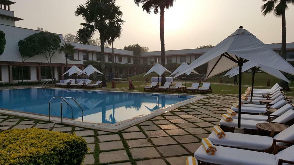 Trident Agra Ξενοδοχείο Agra  Εξωτερικό φωτογραφία The pool at the Taj Bengal