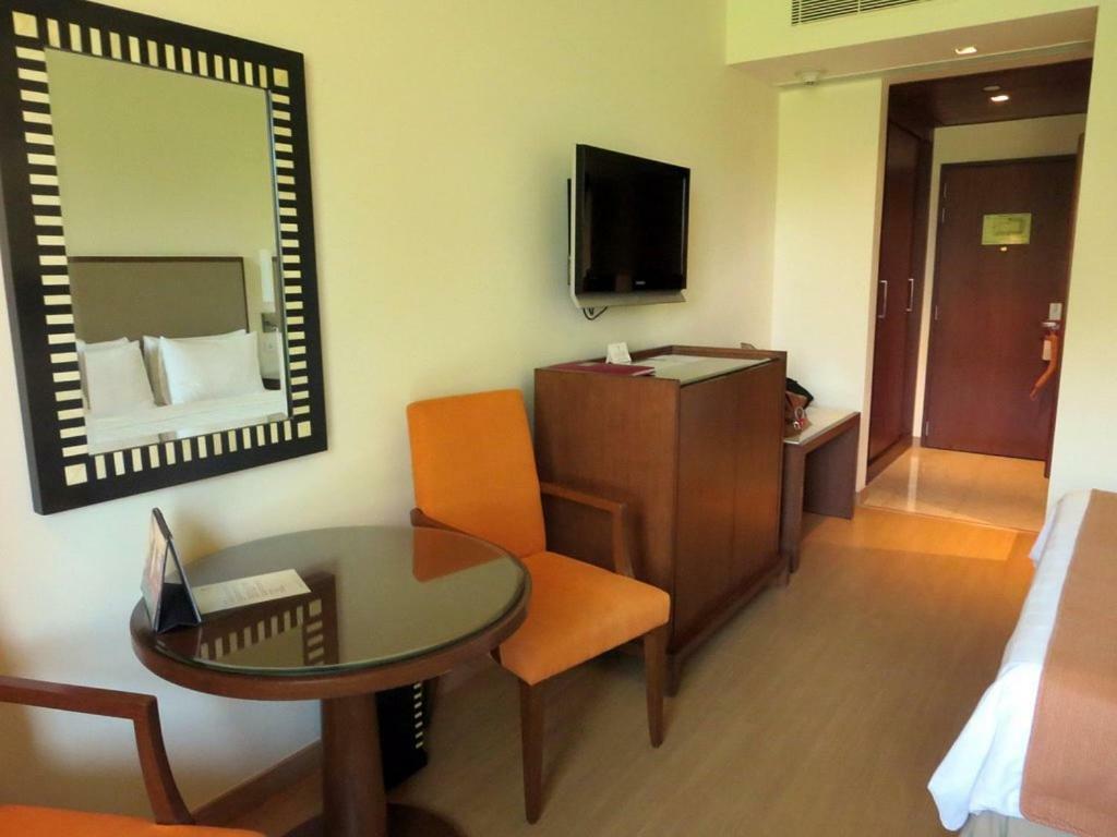 Trident Agra Ξενοδοχείο Agra  Εξωτερικό φωτογραφία A room at the hotel